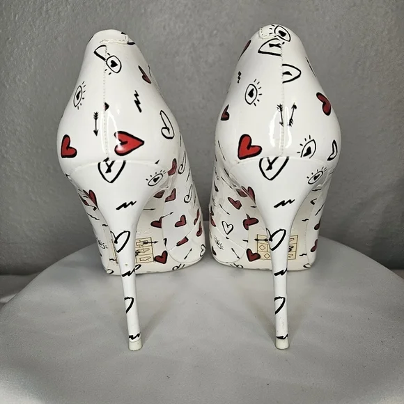 Special Limited Edition White, Black and Red Aldo Heart Pumps! - Picture 3 of 9